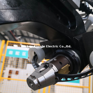 Máquina remachadora autoperforante de China para barra colectora compacta de aleación de aluminio