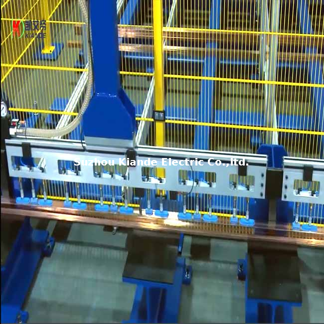 Sistema de almacenamiento automático multifuncional de materia prima de barra colectora