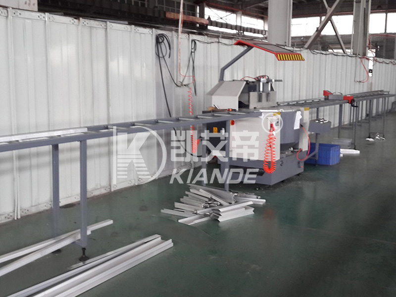 Sierra de perfil de aluminio con certificación CE para corte industrial