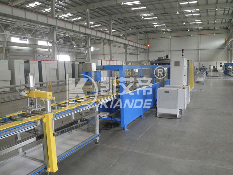 Etapas de fabricaci&oacute;n de l&iacute;neas de producci&oacute;n de busductos y maquinaria automatizada.