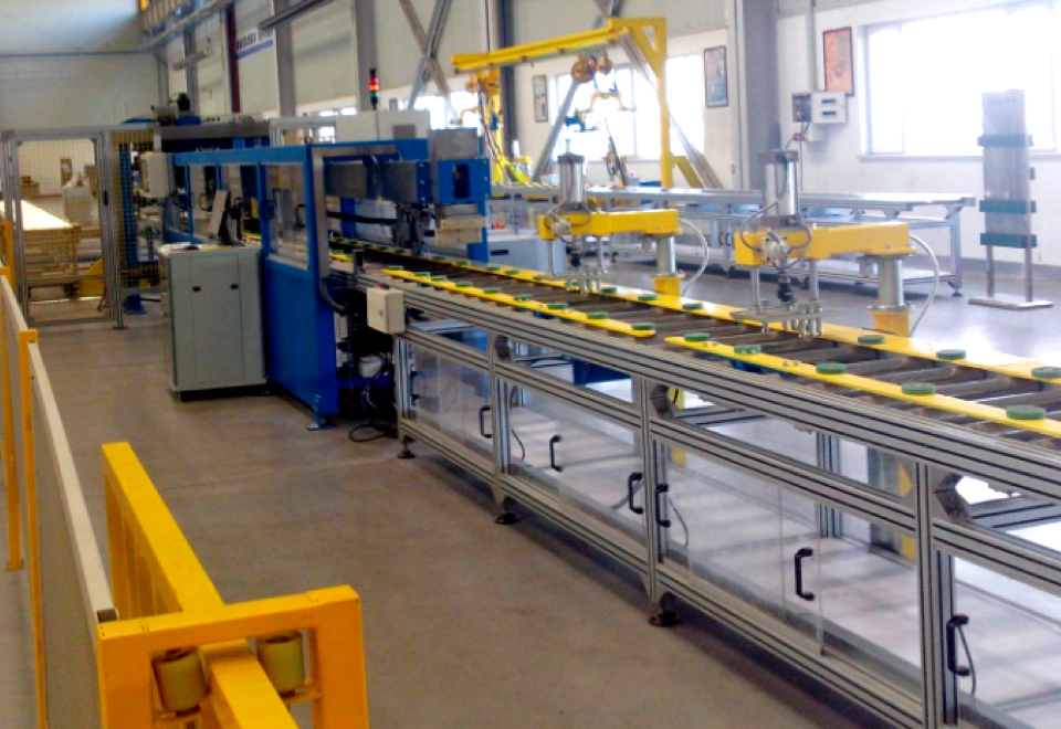 máquina de montaje de barras colectoras