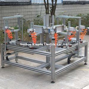 Máquina de ensamblaje de codo vertical y barra colectora compensada para producción de conductos colectores compactos