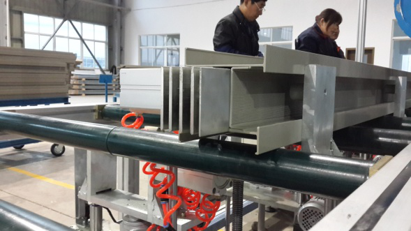 M&aacute;quina de montaje de barras colectoras hidr&aacute;ulicas, 