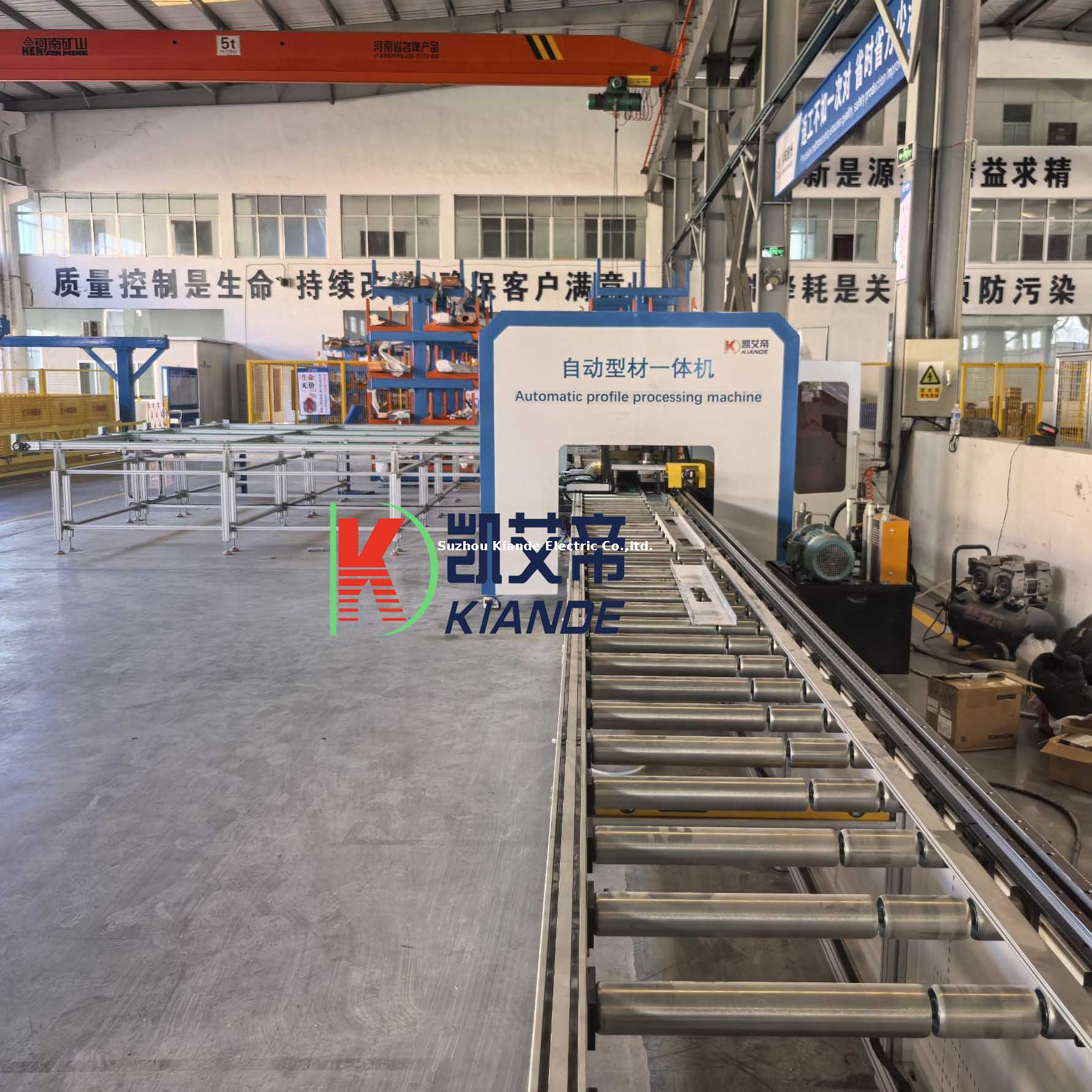 Máquina automática de procesamiento de perfiles de aluminio