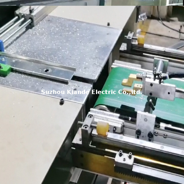 Máquina de procesamiento de perfiles de aluminio