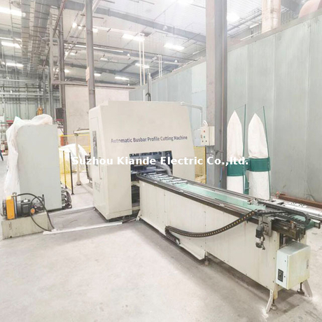 Máquina de procesamiento de perfiles de aluminio