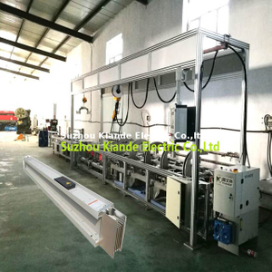 Línea de montaje de barras colectoras semiautomática para remachado de perfiles de conductos sándwich